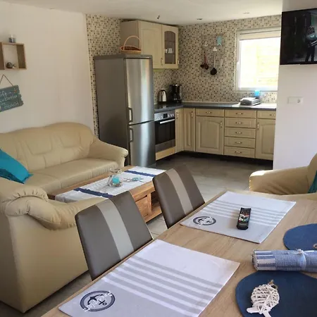 別荘 In Mit Moeblierter Terrasse By Interhome *