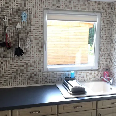 別荘 In Mit Moeblierter Terrasse By Interhome