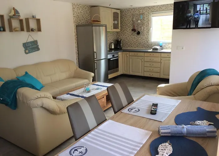 別荘 In Mit Moeblierter Terrasse By Interhome *