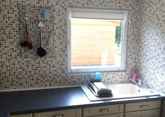 別荘 In Mit Moeblierter Terrasse By Interhome